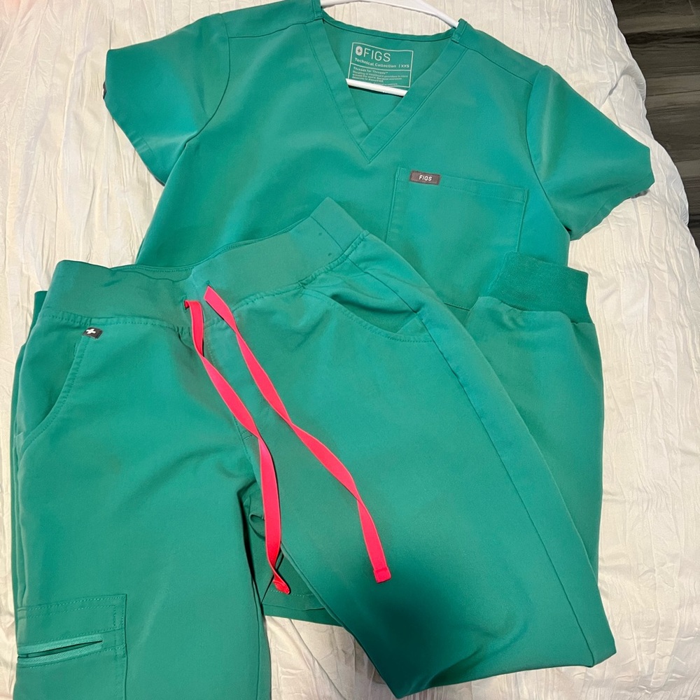 Figs Surgical Green Catarina Top